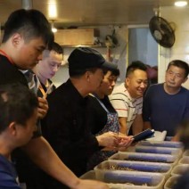王师傅现场指导教学